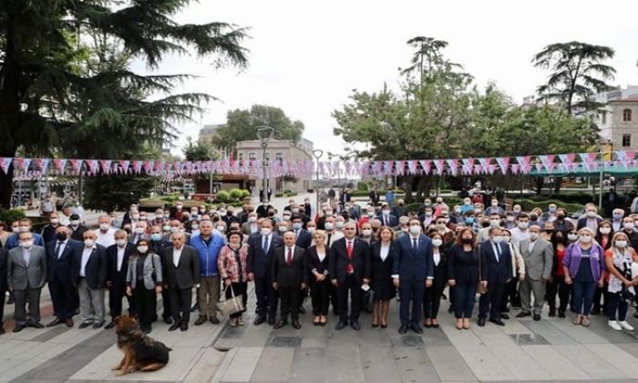 CHP’NİN 98. KURULUŞ YIL DÖNÜMÜ DOLAYISIYLA CHP TEŞKİLATI TÖREN DÜZENLEDİ