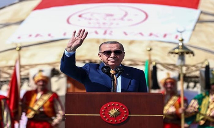 Cumhurbaşkanı Erdoğan, Malazgirt Zaferi’nin 951. yıl dönümü dolayısıyla Ahlat’ta düzenlenen etkinliğe katıldı