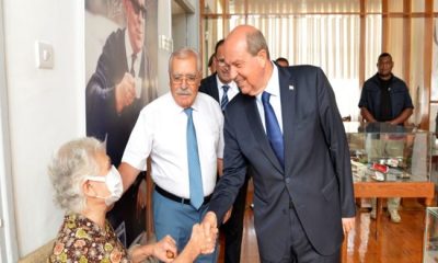 Cumhurbaşkanı Ersin Tatar, Amber İbrahimoğlu’na hizmetlerinden dolayı verilen plaket takdim törenine katıldı