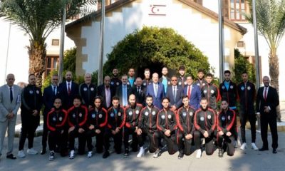 Cumhurbaşkanı Ersin Tatar, Londra Karması Futbol Takımı’nı kabul etti