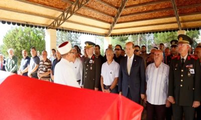 Cumhurbaşkanı Ersin Tatar, hayatını kaybeden kıdemli binbaşı Halil Giray’ın Beylerbeyi Köy Mezarlığı’nda düzenlenen cenaze törenine katıldı