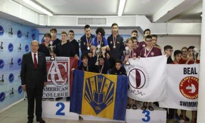 Şampiyon genç yüzücüler, madalya ve kupalarını Cumhurbaşkanı Ersin Tatar’ın elinden aldı