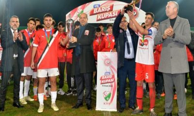 Cumhurbaşkanı Ersin Tatar, Kıbrıs Türk Futbol Federasyonu (KTFF) ile Türk Toplumu Futbol Federasyonu (TTFF) arasında U16 kategorisinde oynanan Barış Kupası maçını izledi