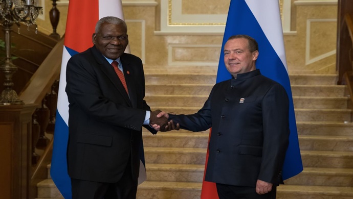 Dmitri Medvedev, Küba Cumhuriyeti Halk Gücü Ulusal Meclisi Başkanı Juan Esteban Lazo Hernandez ile bir araya geldi